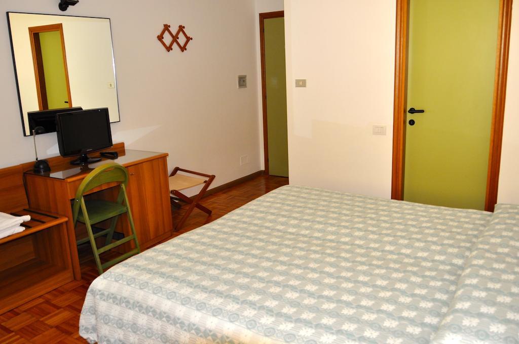 Hotel Europa Cembra Cembra Lisignago Habitación foto