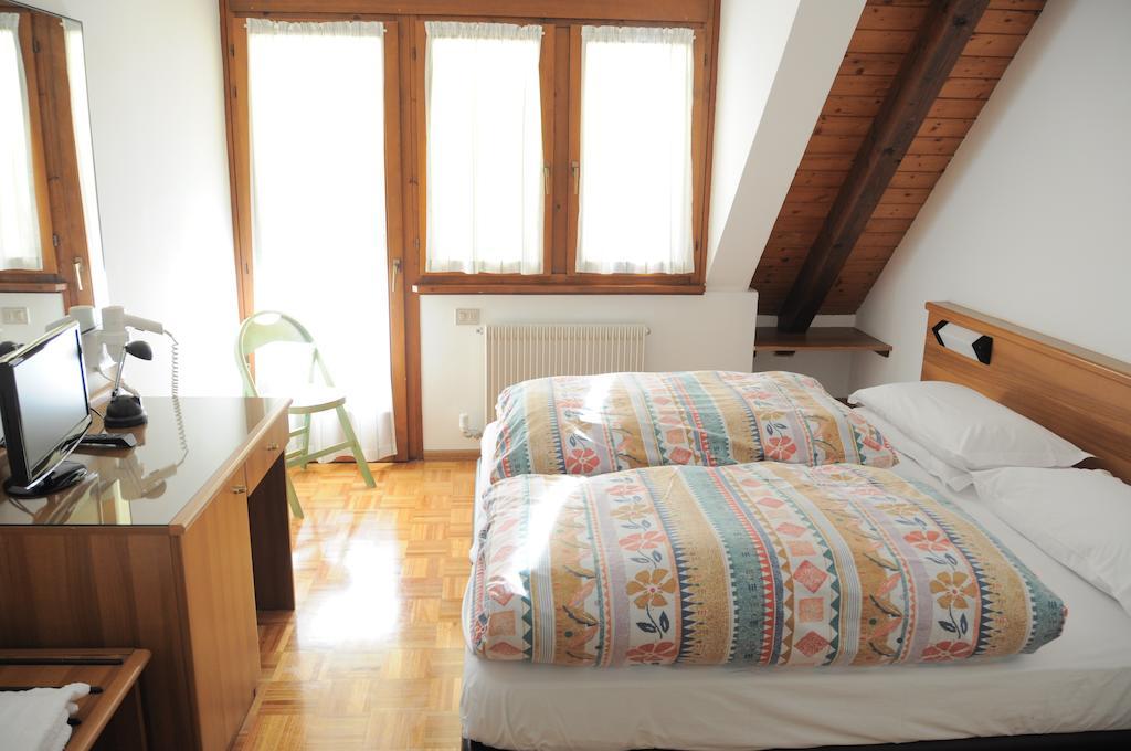 Hotel Europa Cembra Cembra Lisignago Habitación foto